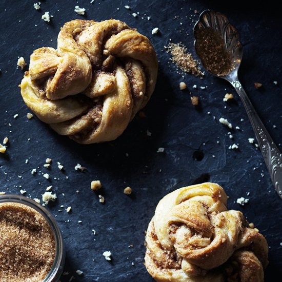 swedish cinnamon walnut buns