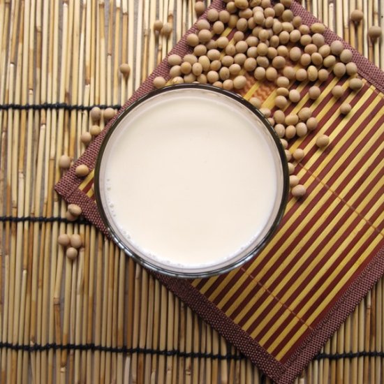 Homemade Sugar-Free Soybean Milk