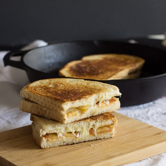 Apple and Cheddar Grilled Cheese