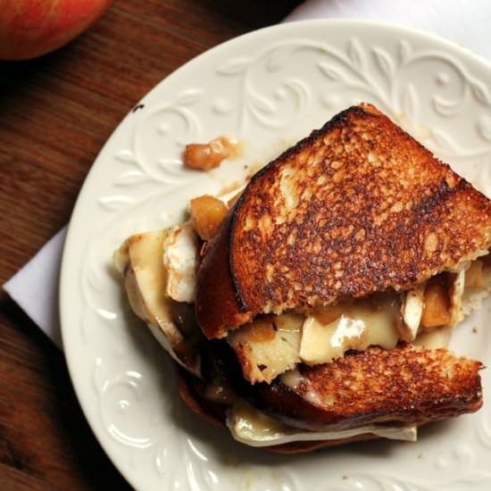 Apple Pie and Brie Grilled Cheese