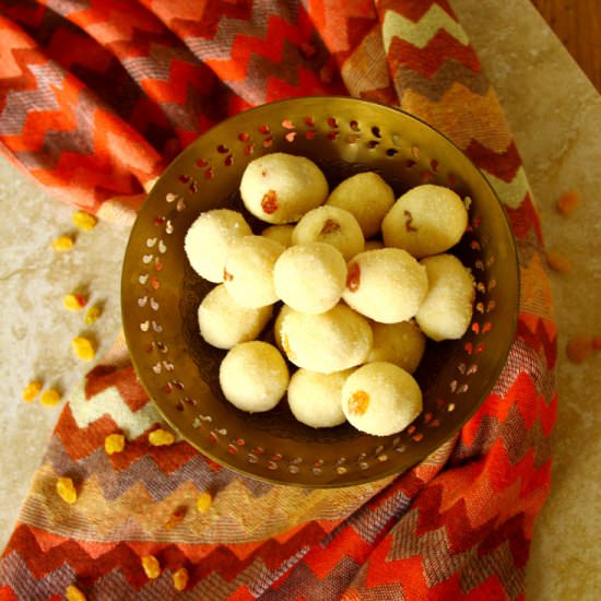 Rava/Sooji Ladoo (Semolina Balls)