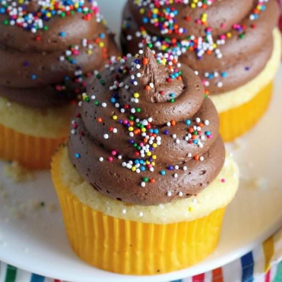 Yellow Cupcakes w Nutella Frosting