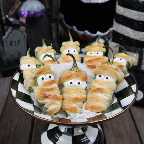 Halloweeño Jalapeño Popper Mummies