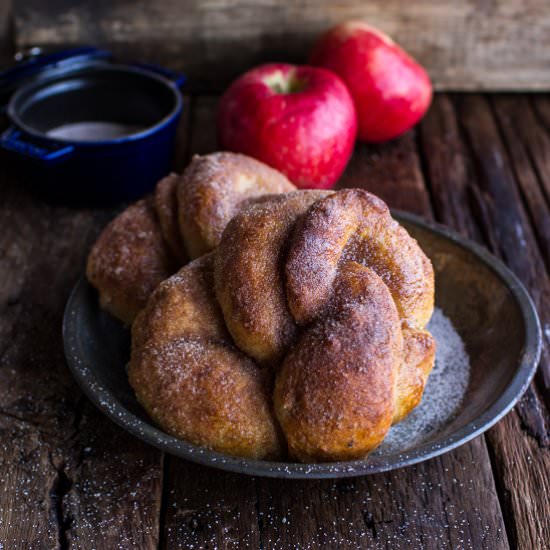 Apple Pie Cinnamon Pretzels