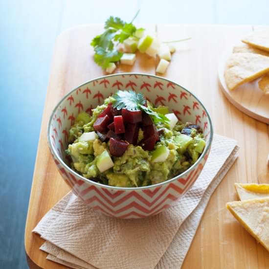 Guacamole with beet and apple