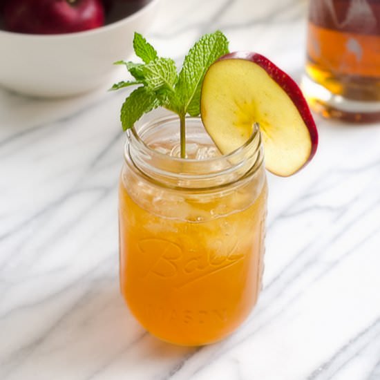 Easy Bourbon Apple Cider Cocktail