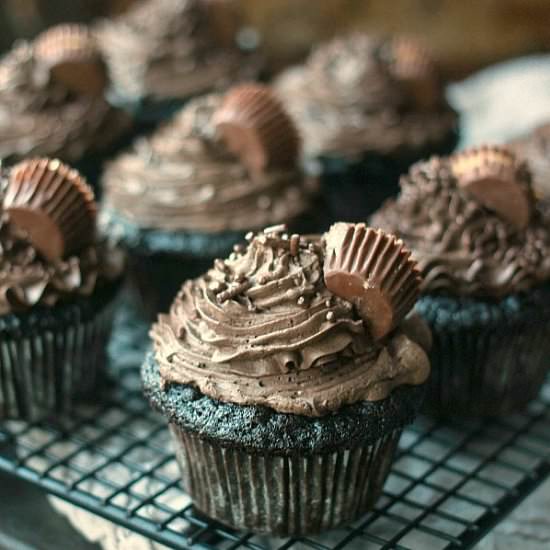 Peanut Butter Cup Stuffed Cupcakes