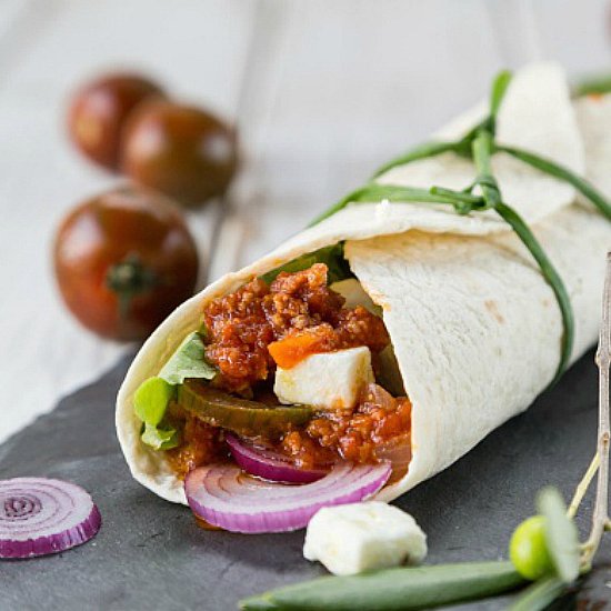 Fajitas with meat sauce and feta