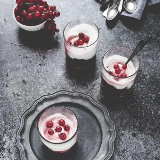 Marshmallow red currant mousse