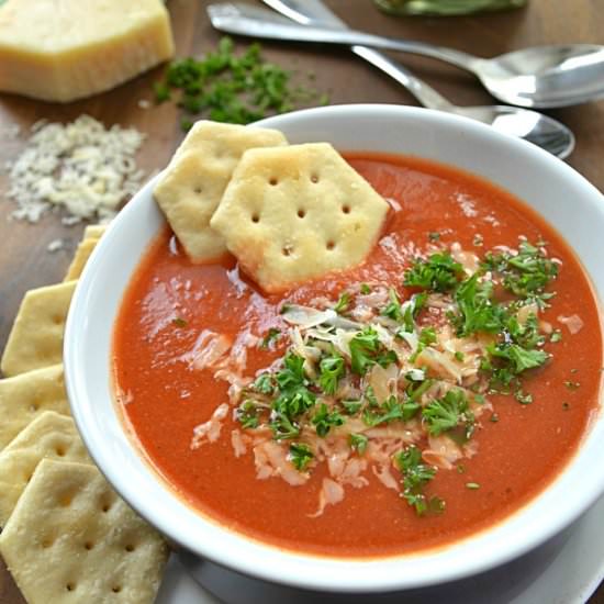 Creamy Pesto Tomato Soup