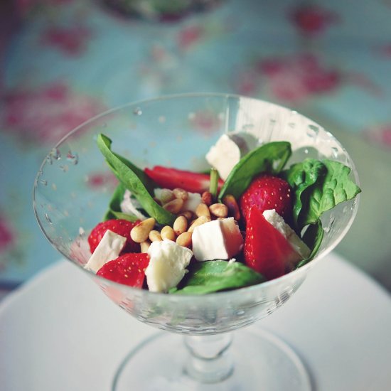 Goat cheese and strawberry salad