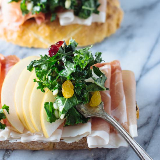 Prosciutto and Goat Cheese Crostini