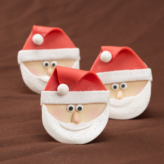 How to Sculpt Santa Claus Cupcakes