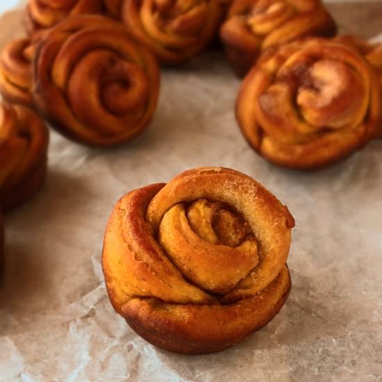 Pumpkin Rose Rolls