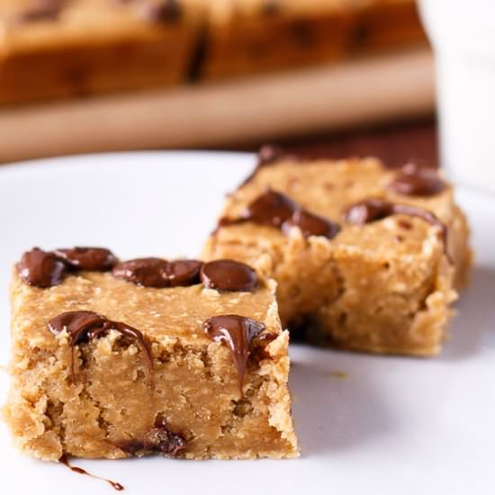 Fudgy Banana Blondies