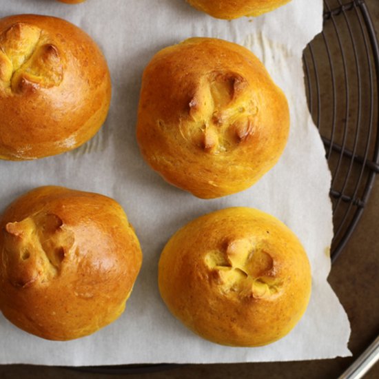 Pumpkin Pie Brioche Rolls