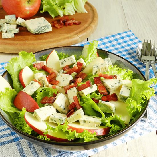 Apple blue cheese salad