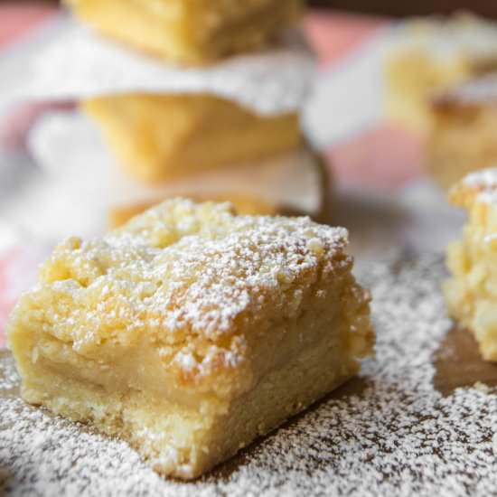 Gooey shortbread crumb bars