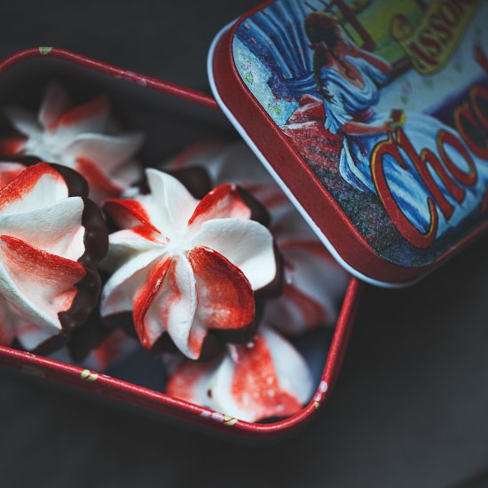 Peppermint Meringue Kisses