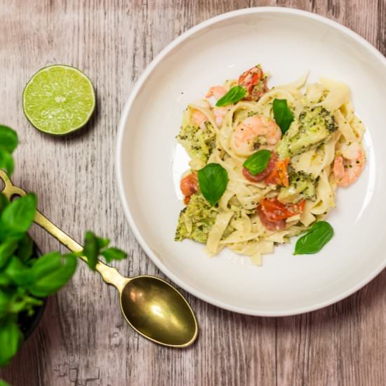 Tagliatelle with prawns and lemon