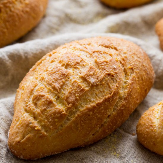 Yeasted Corn Bread Rolls