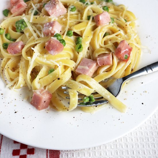 Skinny Fettuccine with Ham & Peas