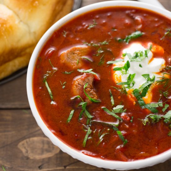 Ukrainian Borscht with Garlic Buns