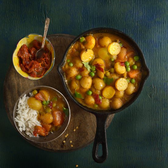 Potatoes N Peas in a curry