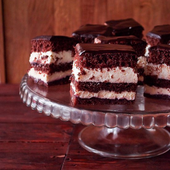 Gingerbread Black Currants Cake