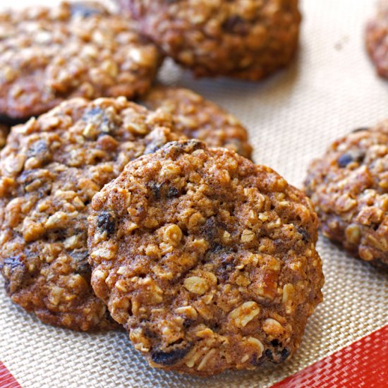 Soft & Chewy Oatmeal Raisin Cookies