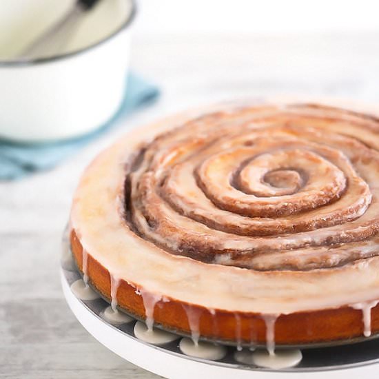 Easy Gooey Cinnamon Roll Cake