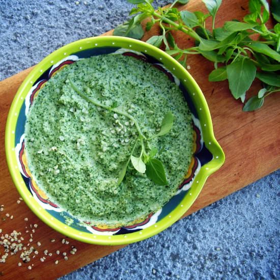 Vegan spinach and hemp seed pesto