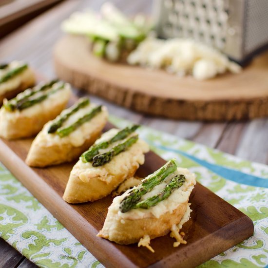 Cheesy Smoked Salmon Crostini