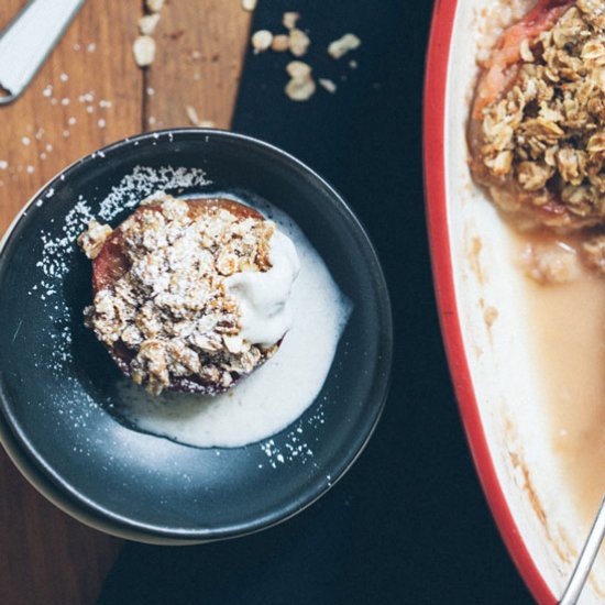 Baked Apples with Oat Crumble