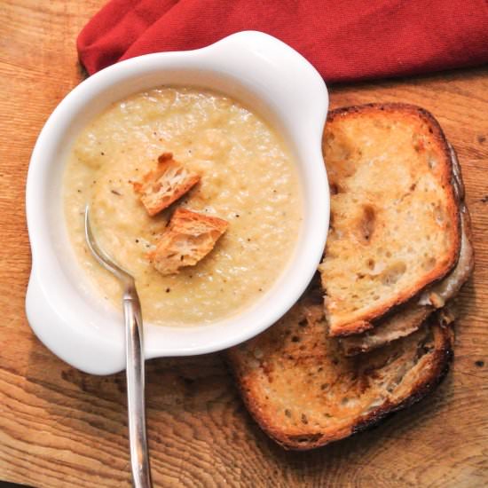 Roasted Cauliflower Soup