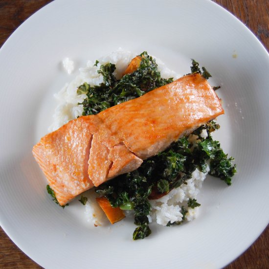 Crispy coconut kale with salmon