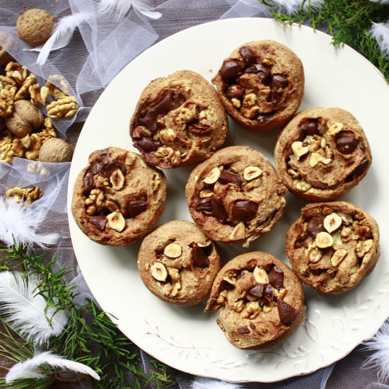 Spelt rolls with nuts and chocolate