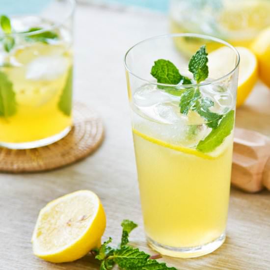 Homemade (Healthy) Lemonade