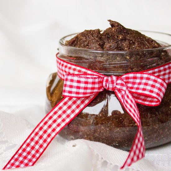 Healthy homemade mock-Nutella