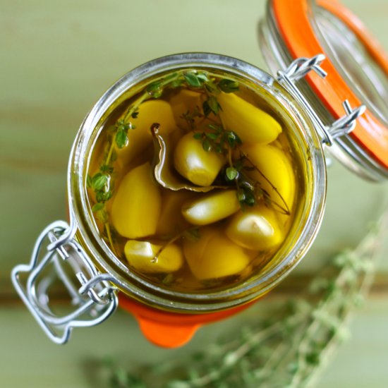 Easy Pickled Garlic & Herbs