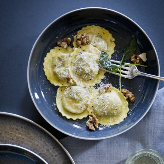 Ravioli with sage & nutmeg butter