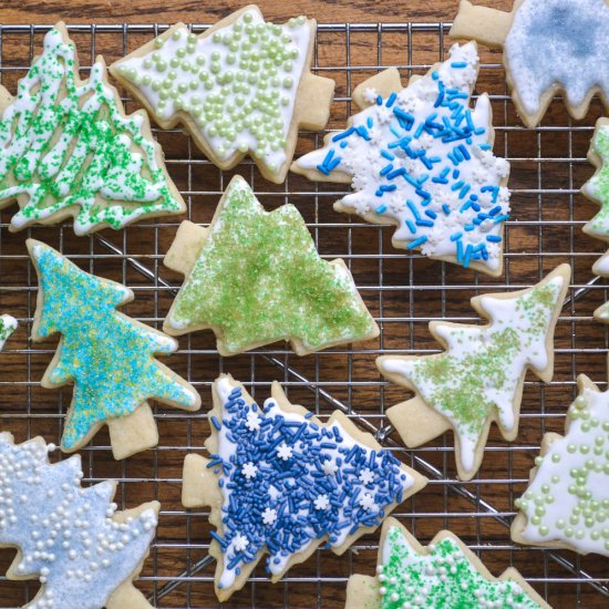 Sugar Cookies w/ DIY Colored Sugar