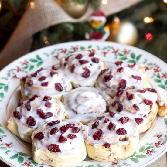 Easy Cinnamon Roll for Christmas