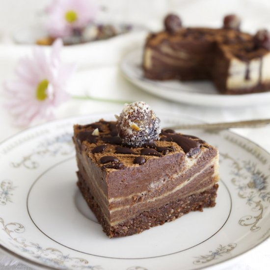 Raw chocolate caramel cheesecake