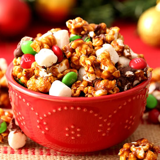 Gingerbread Popcorn Snack Mix