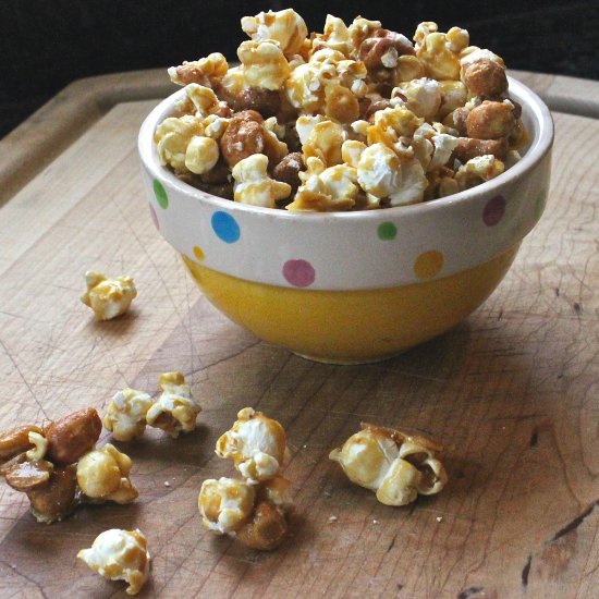 Caramel Popcorn with Peanuts