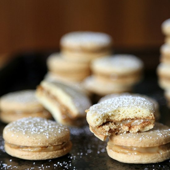 Dulce De Leche Ginger Alfajores