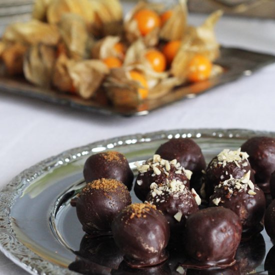 Cashew & Medjool Date Balls