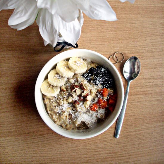 Oatmeal With Dried Fruits & Nuts