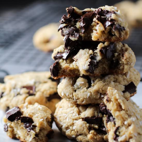 DARK CHOCOLATE CHUNK COCONUT COOKIE